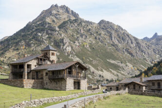 Paisaje otoñal del valle de Incles en Andorra